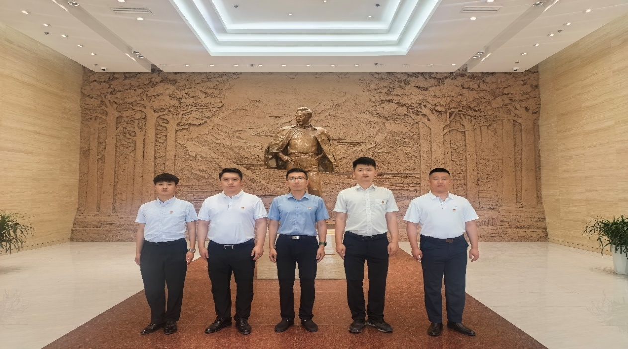 地球物理中心党委办公室党支部赴河南兰考焦裕禄纪念馆开展主题党日活动